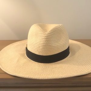 Vince Camuto sun hat